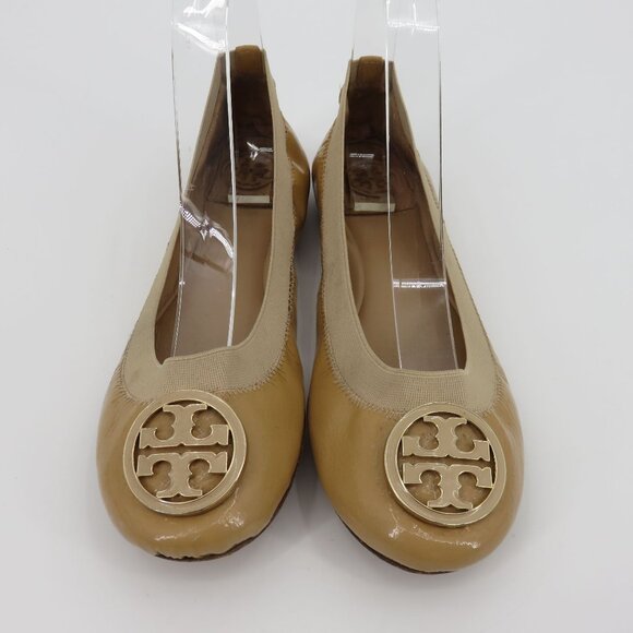 Tory Burch Women 7.5 M CAROLINE Beige Patent Leather Logo Ballet Flats Shoes - Picture 2 of 16